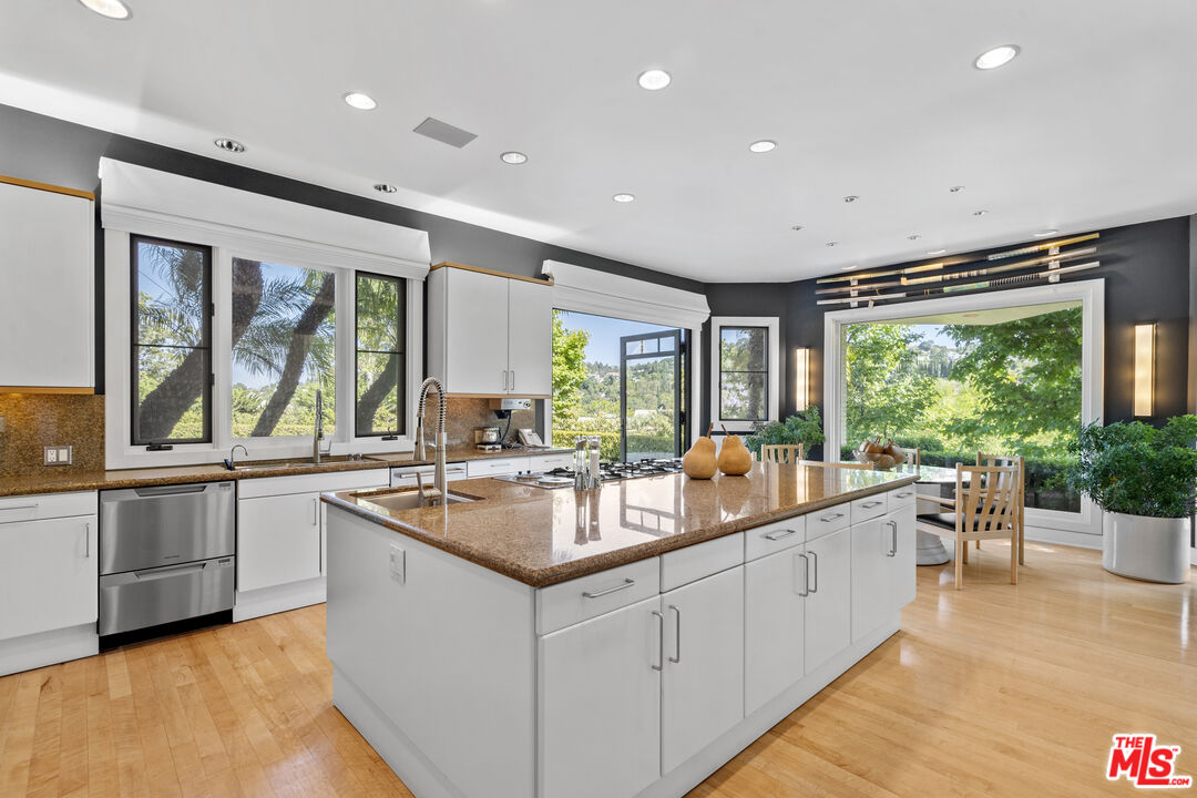 16101 Valley Meadow Pl, Encino