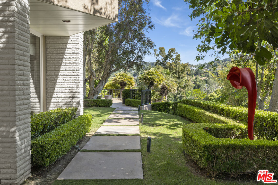 16101 Valley Meadow Pl, Encino