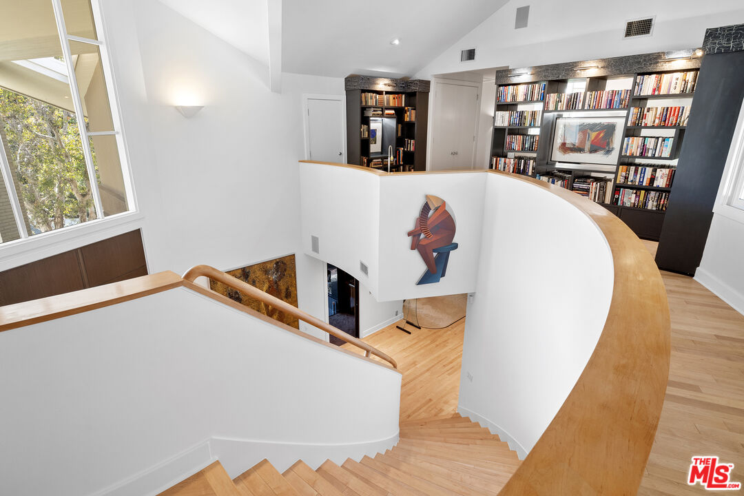 16101 Valley Meadow Pl, Encino