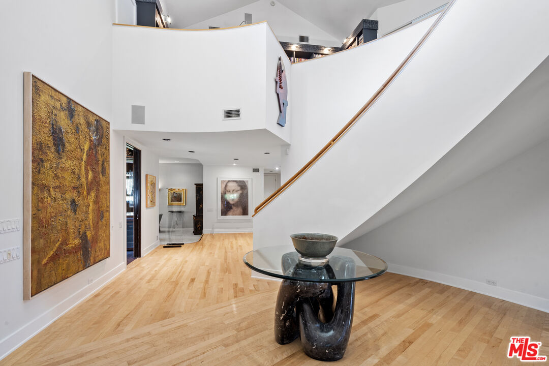 16101 Valley Meadow Pl, Encino