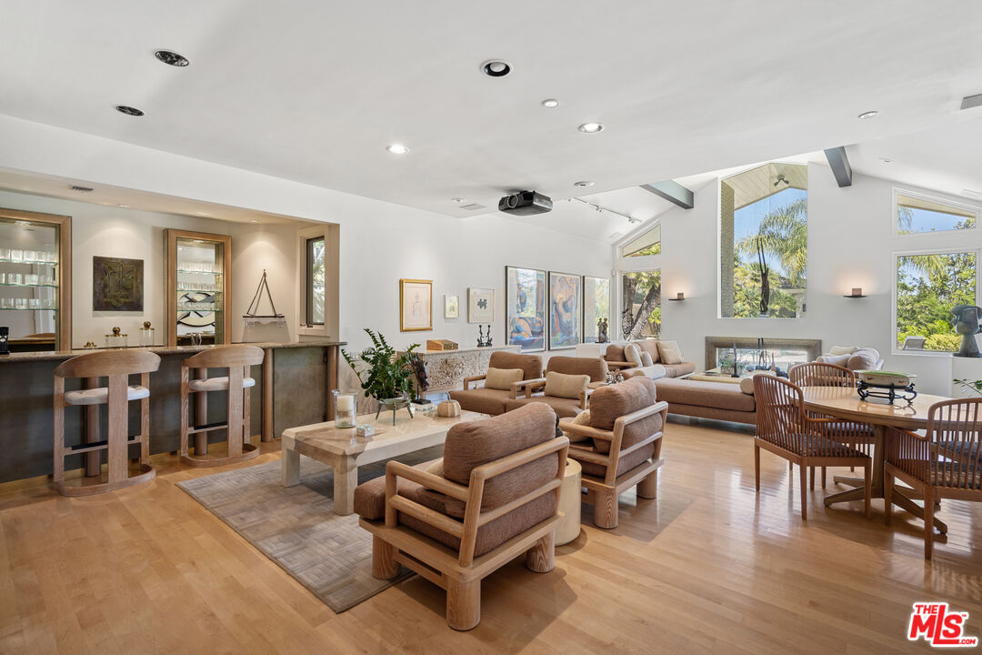 16101 Valley Meadow Pl, Encino