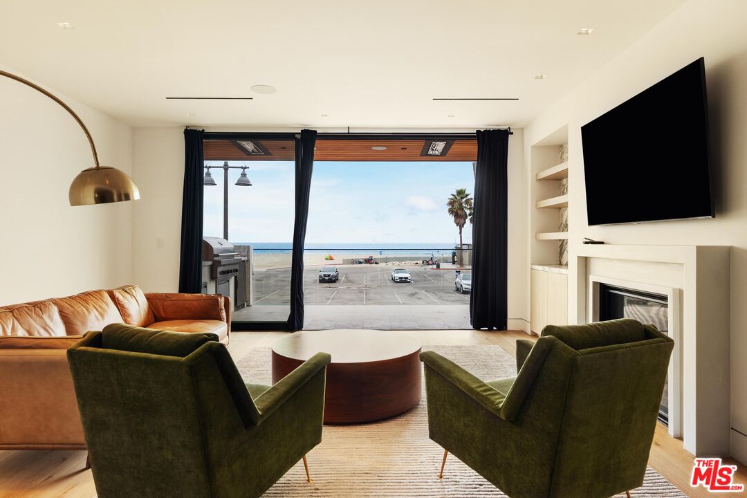2205 Ocean Front Walk
