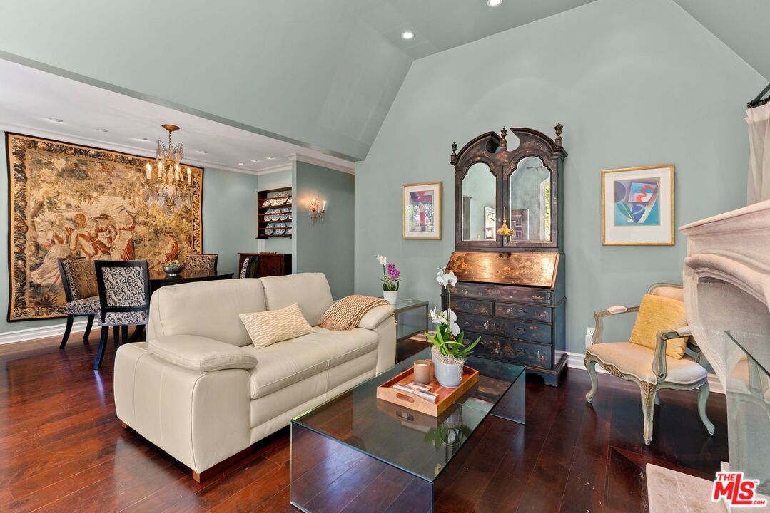 9053 Elevado St, West Hollywood