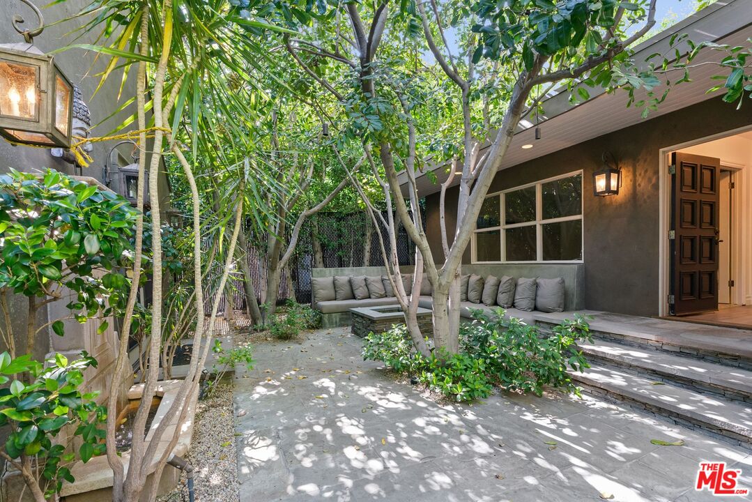 9053 Elevado St, West Hollywood