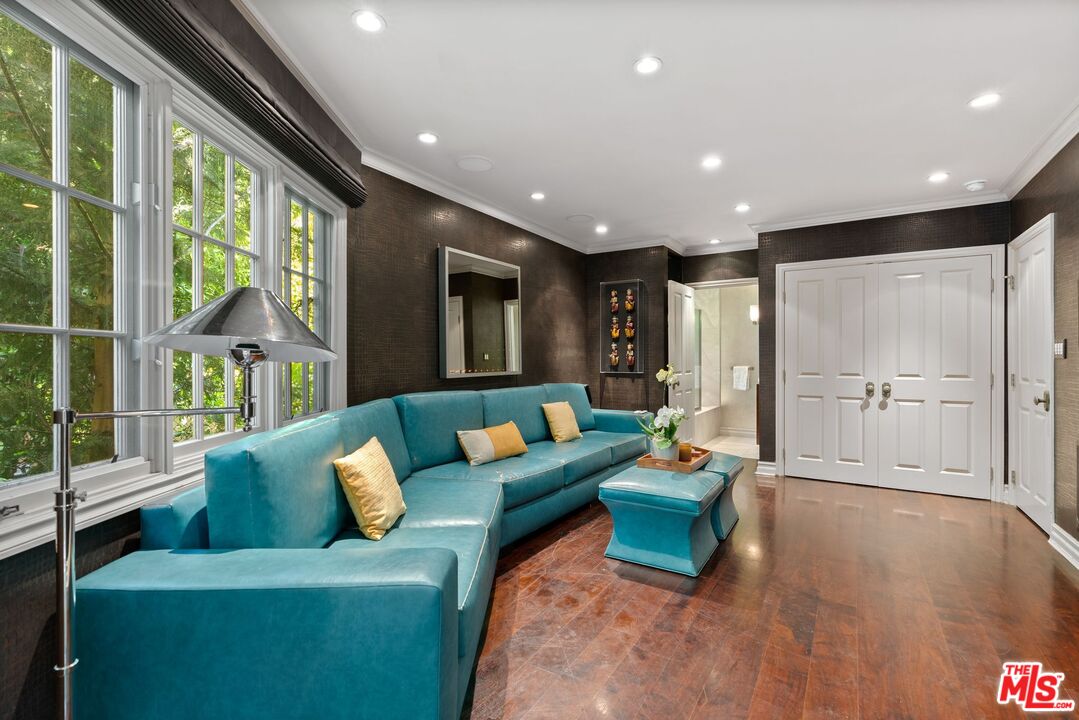 9053 Elevado St, West Hollywood