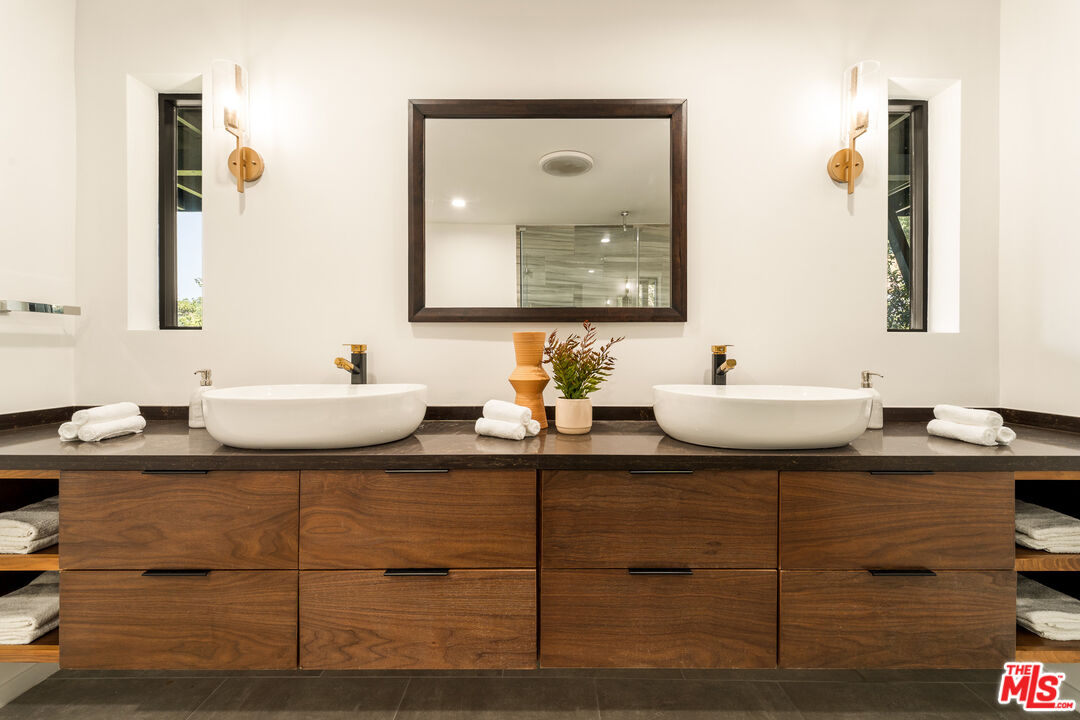 11587 Sunshine Ter, Studio City