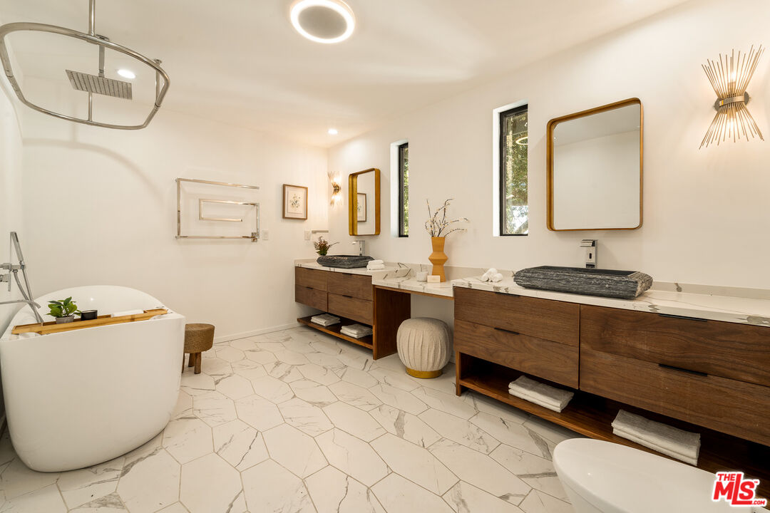 11587 Sunshine Ter, Studio City