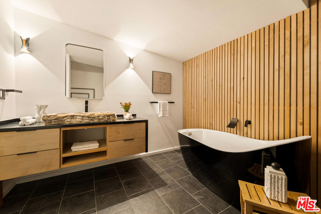 11587 Sunshine Ter, Studio City