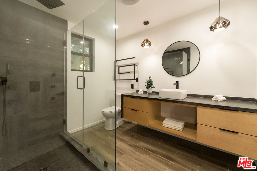 11587 Sunshine Ter, Studio City