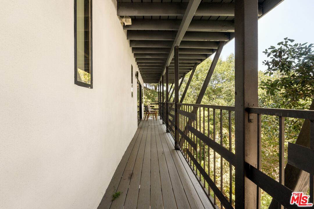 11587 Sunshine Ter, Studio City