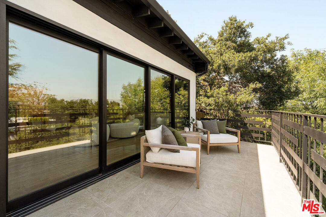 11587 Sunshine Ter, Studio City