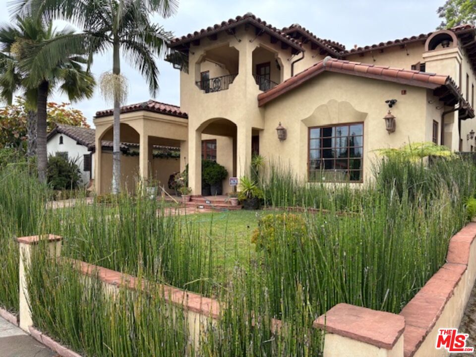 345 S Palm Dr