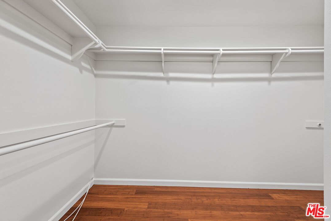 1887 Greenfield Ave Unit: 303
