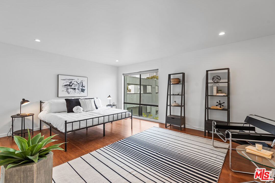 1887 Greenfield Ave Unit: 303