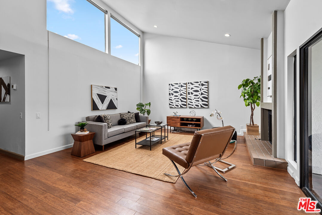 1887 Greenfield Ave Unit: 303