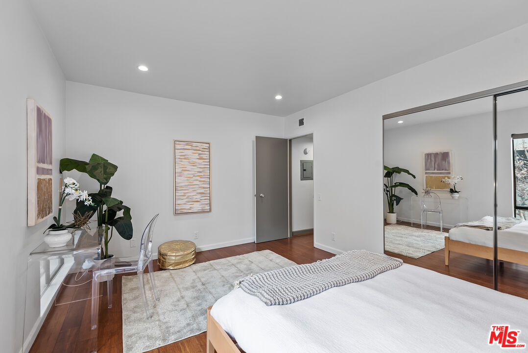1887 Greenfield Ave Unit: 303
