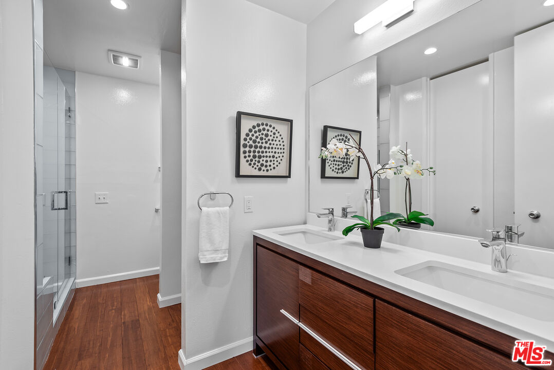 1887 Greenfield Ave Unit: 303