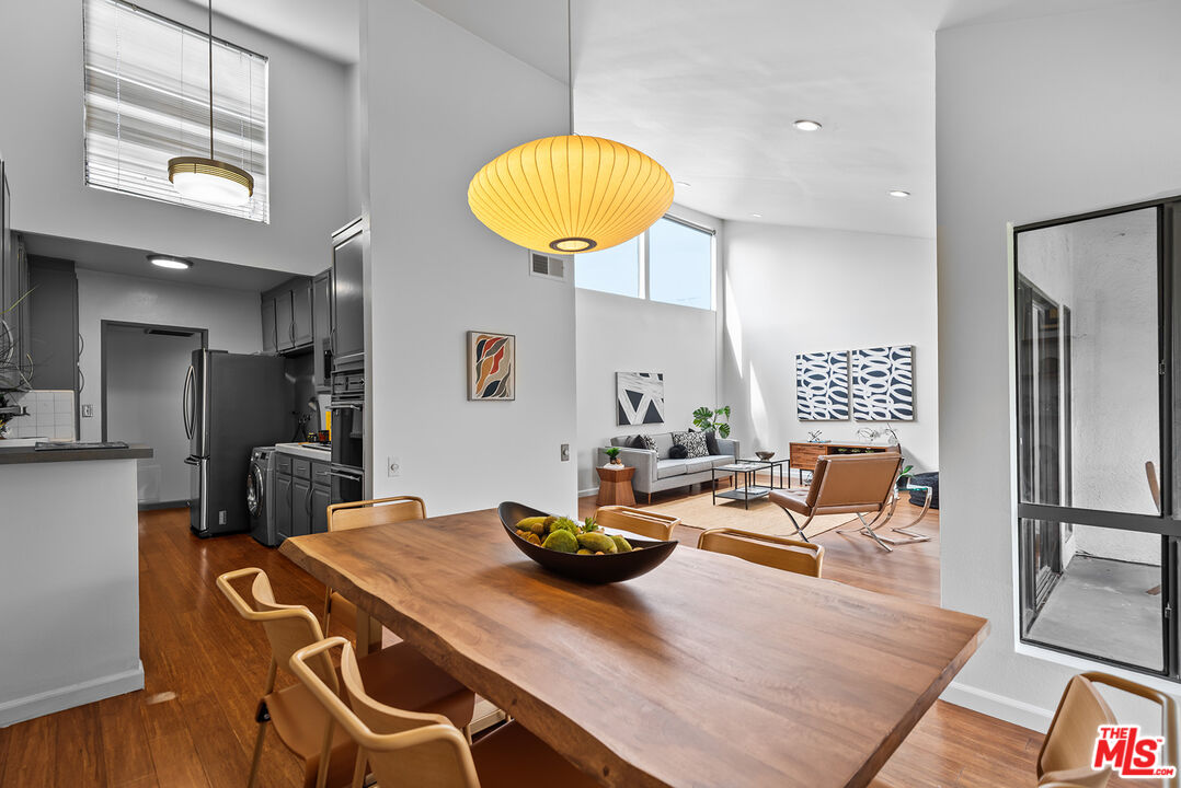 1887 Greenfield Ave Unit: 303