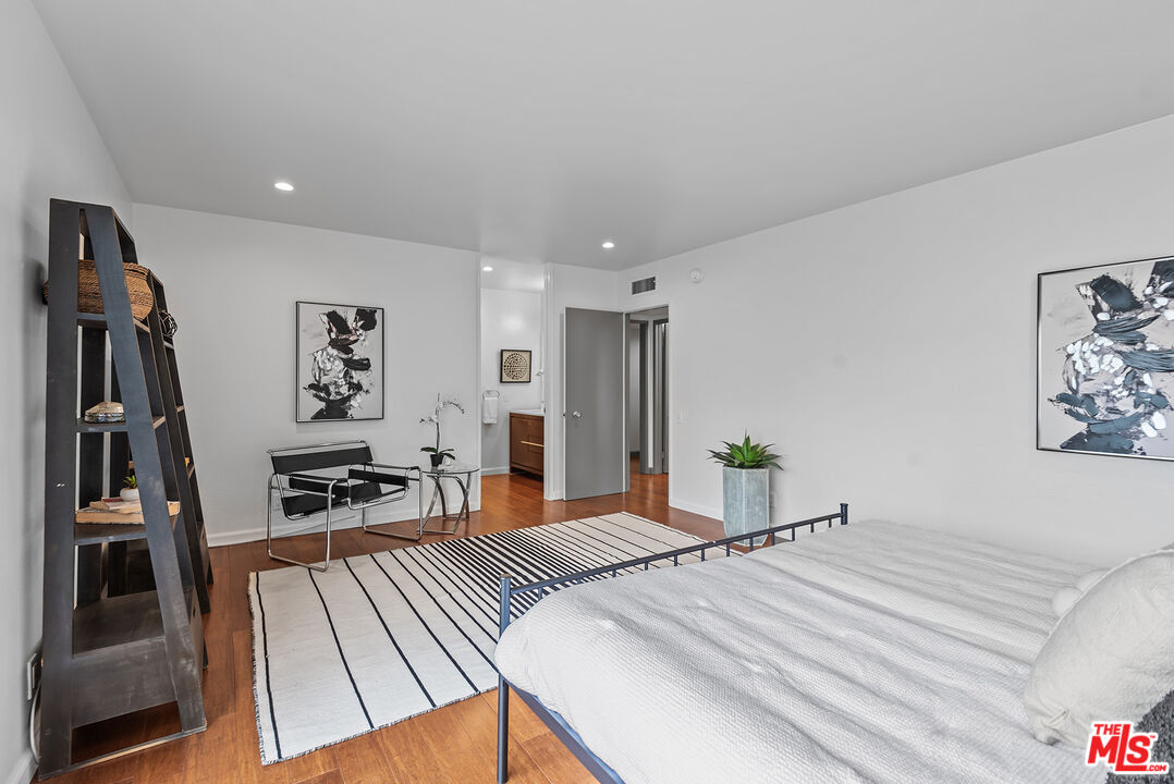 1887 Greenfield Ave Unit: 303