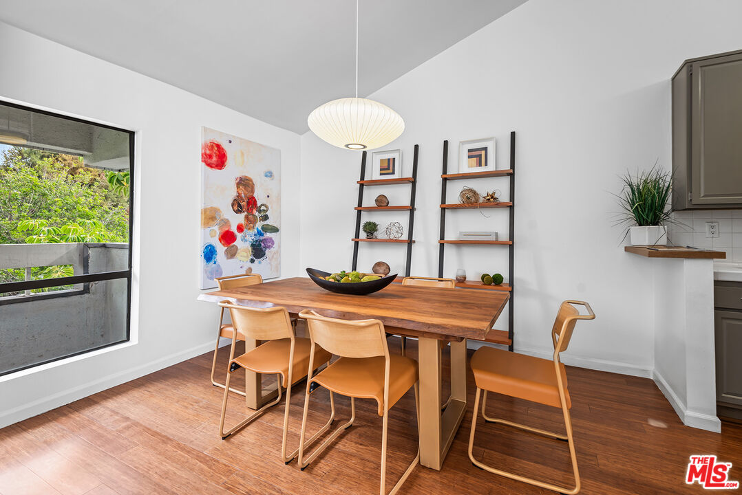 1887 Greenfield Ave Unit: 303
