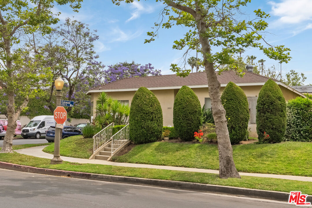 364 N Mansfield Ave, Hancock Park