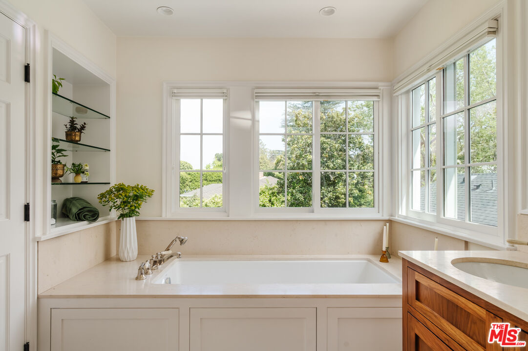 4106 Longridge Ave, Sherman Oaks