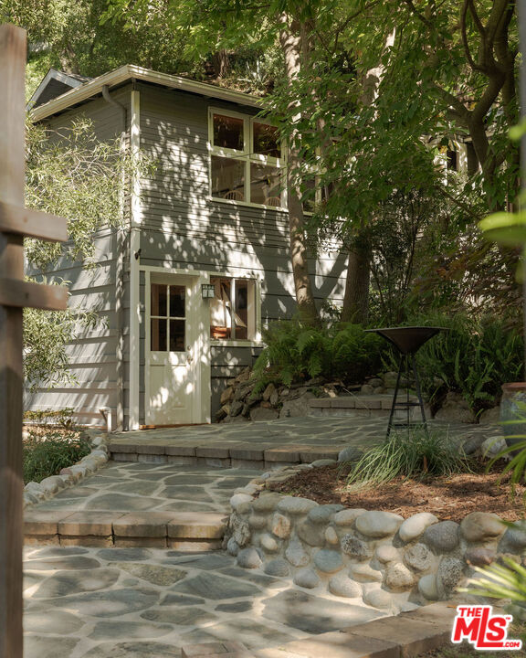 8162 Kirkwood Dr, Hollywood HIlls