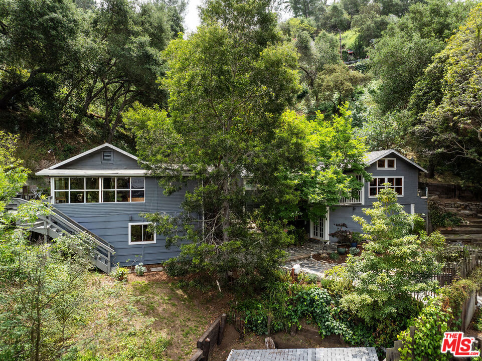 8162 Kirkwood Dr, Hollywood HIlls
