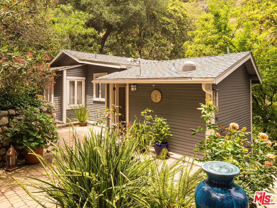 8162 Kirkwood Dr, Hollywood HIlls