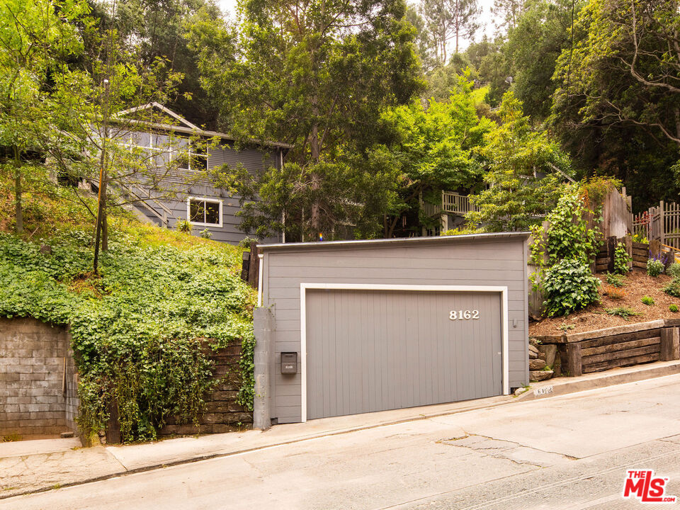 8162 Kirkwood Dr, Hollywood HIlls