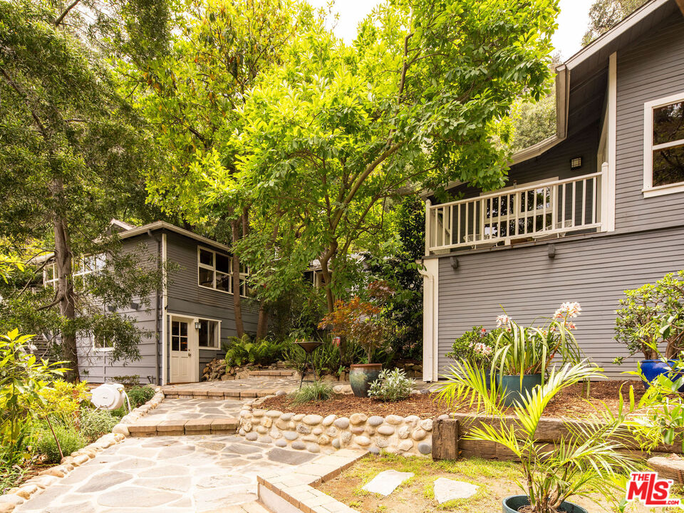 8162 Kirkwood Dr, Hollywood HIlls