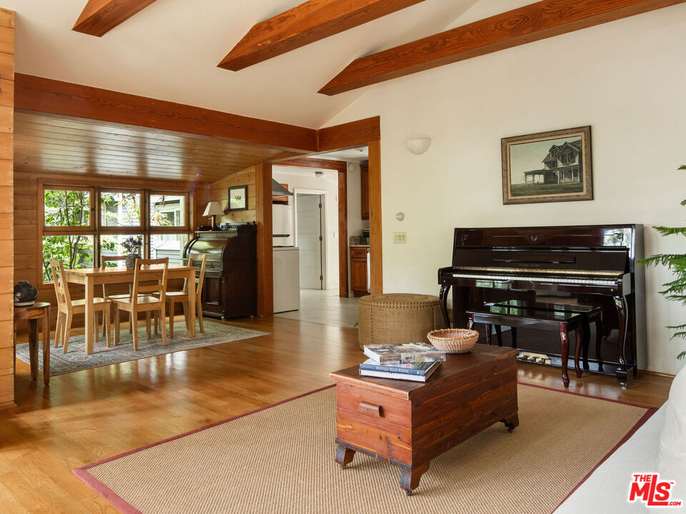 8162 Kirkwood Dr, Hollywood HIlls