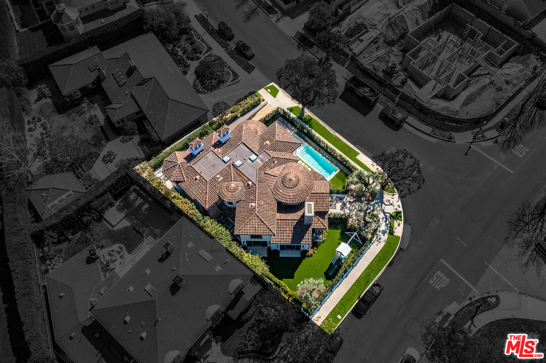 700 Alma Real Dr, Pacific Palisades