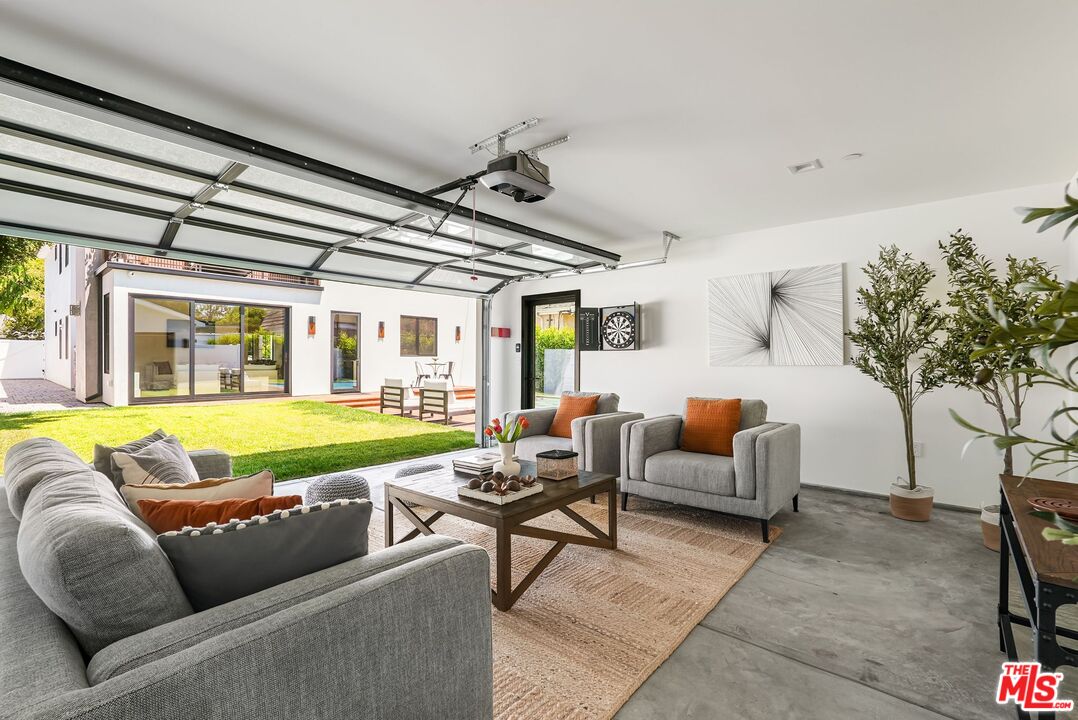 4153 Vantage Ave, Studio City