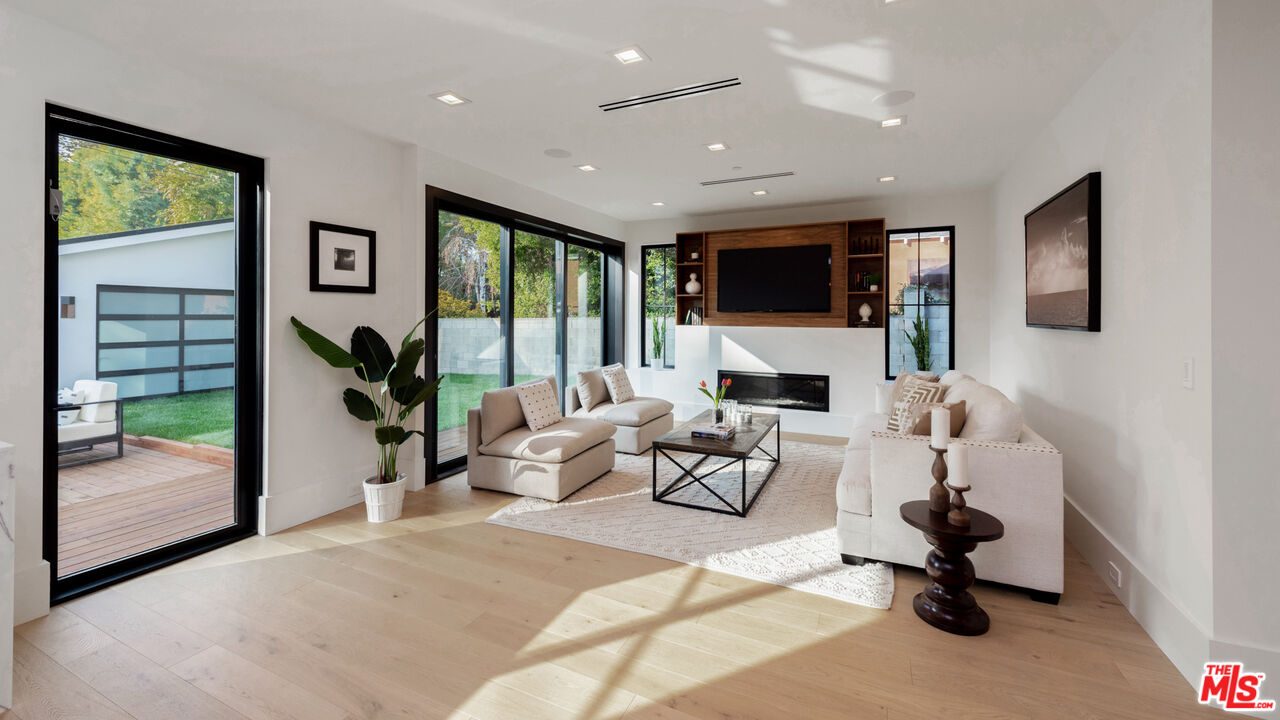 4153 Vantage Ave, Studio City