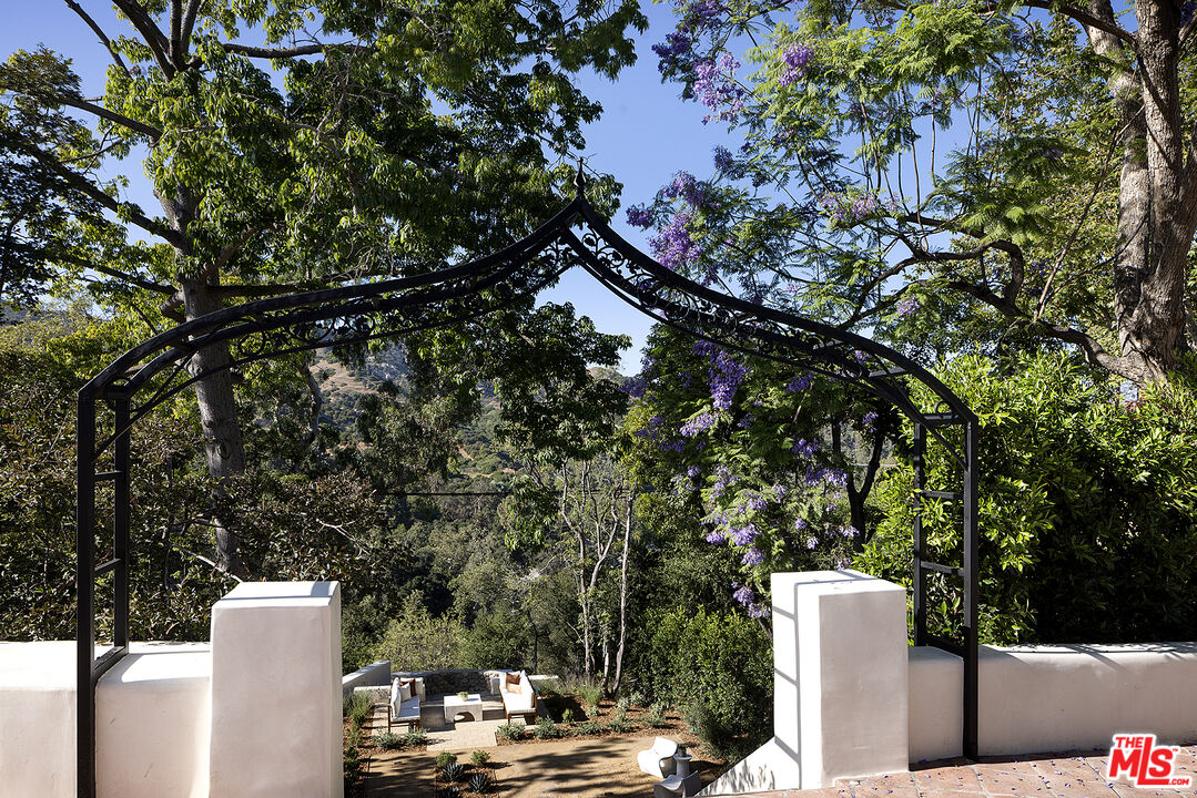 2720 Glendower Ave, Los Feliz