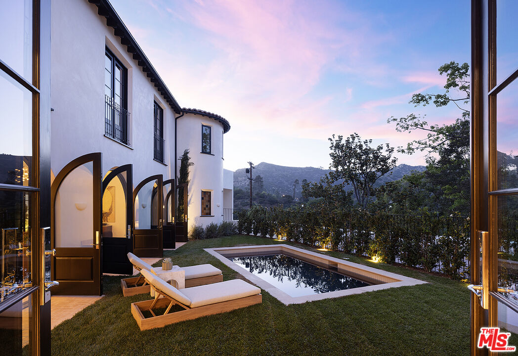 2720 Glendower Ave, Los Feliz