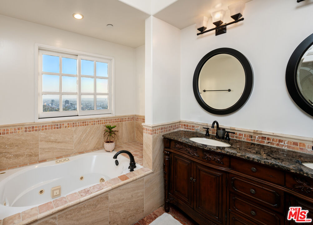 6420 Quebec Dr, Hollywood Hills