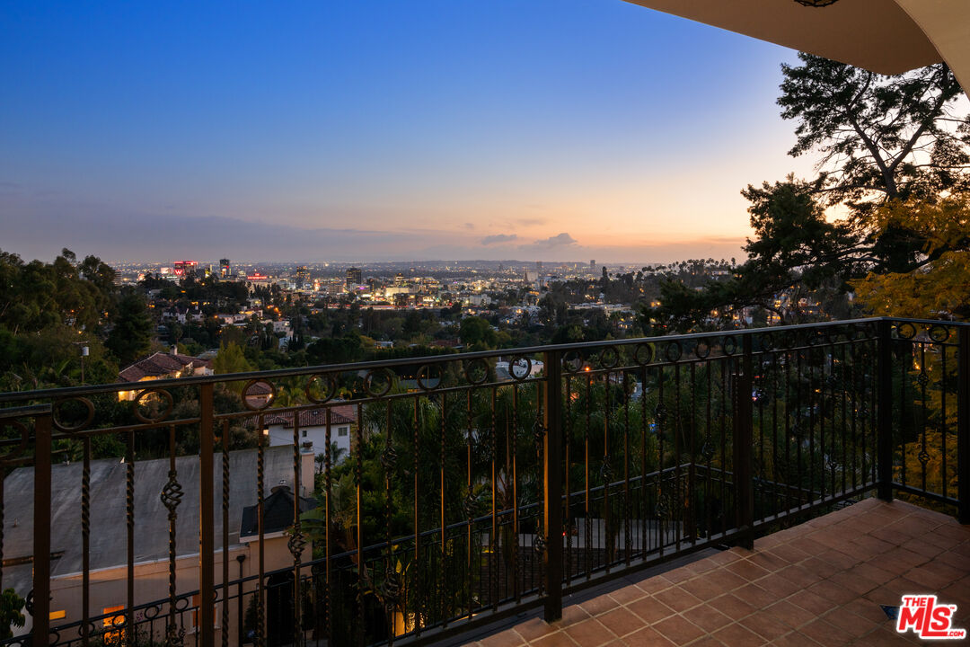 6420 Quebec Dr, Hollywood Hills