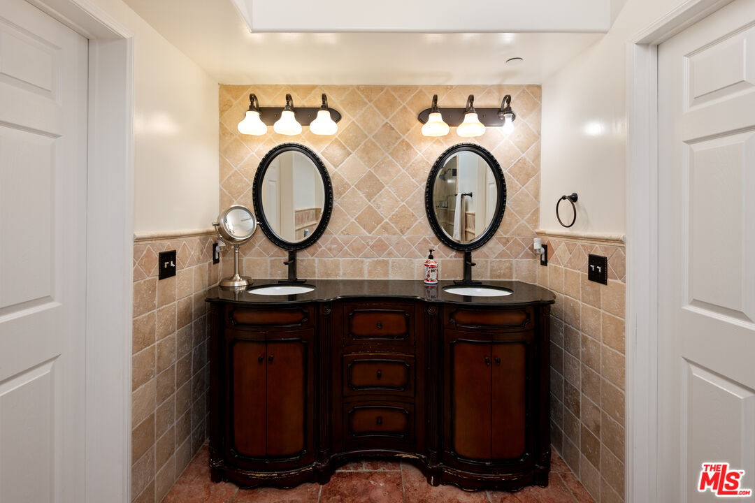 6420 Quebec Dr, Hollywood Hills