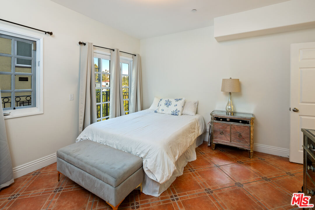 6420 Quebec Dr, Hollywood Hills
