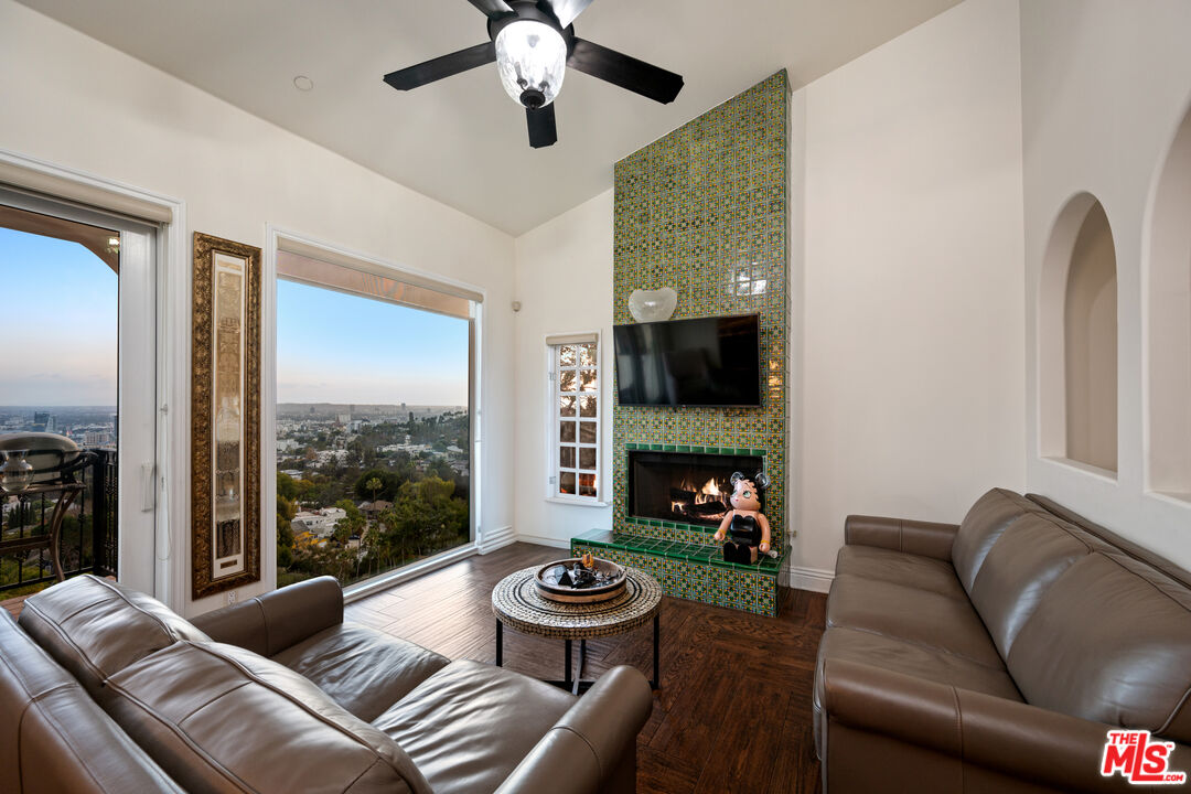 6420 Quebec Dr, Hollywood Hills