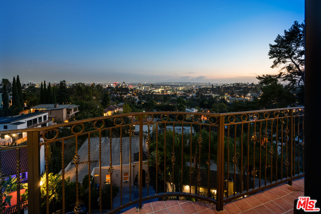 6420 Quebec Dr, Hollywood Hills