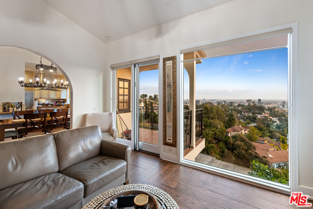 6420 Quebec Dr, Hollywood Hills