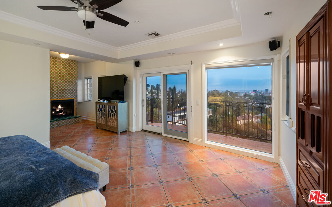 6420 Quebec Dr, Hollywood Hills