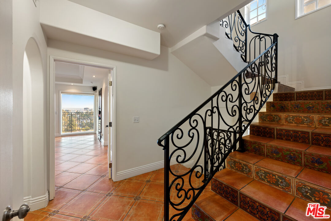 6420 Quebec Dr, Hollywood Hills