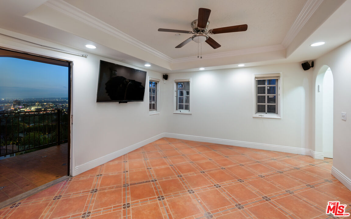 6420 Quebec Dr, Hollywood Hills