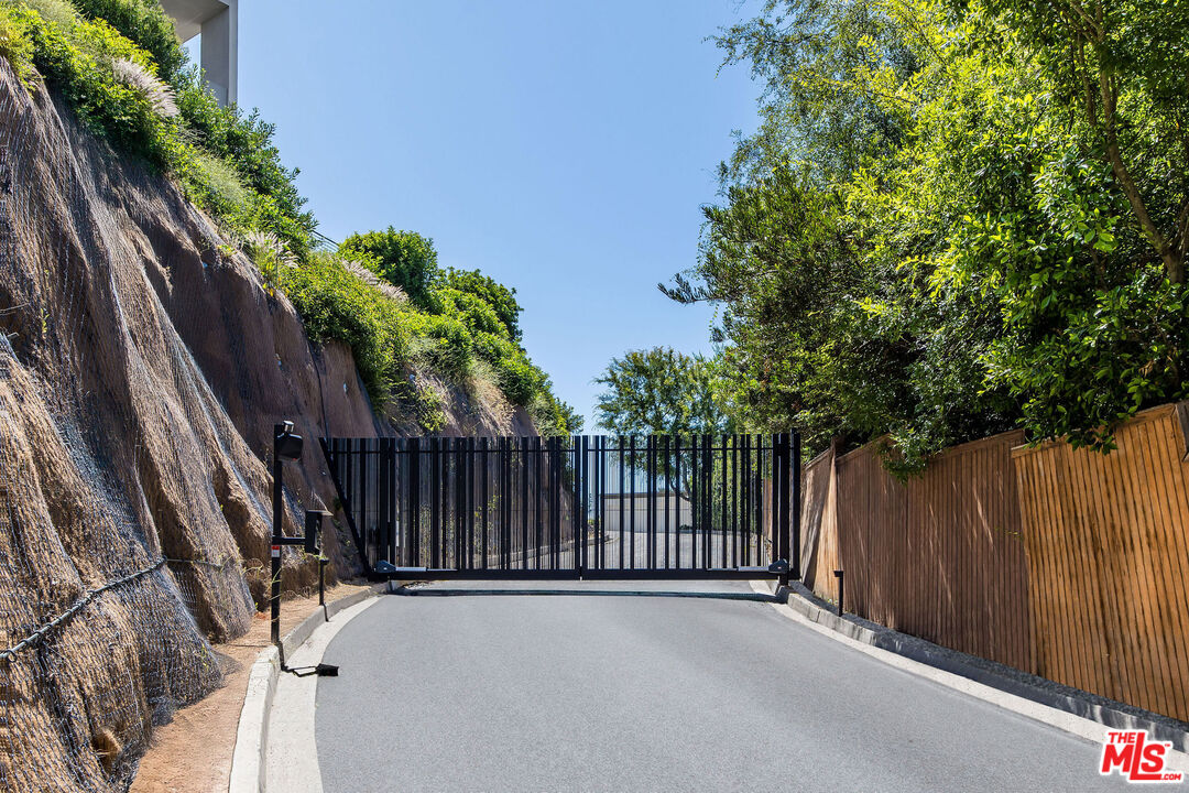 2500 Briarcrest Rd, Beverly Hills