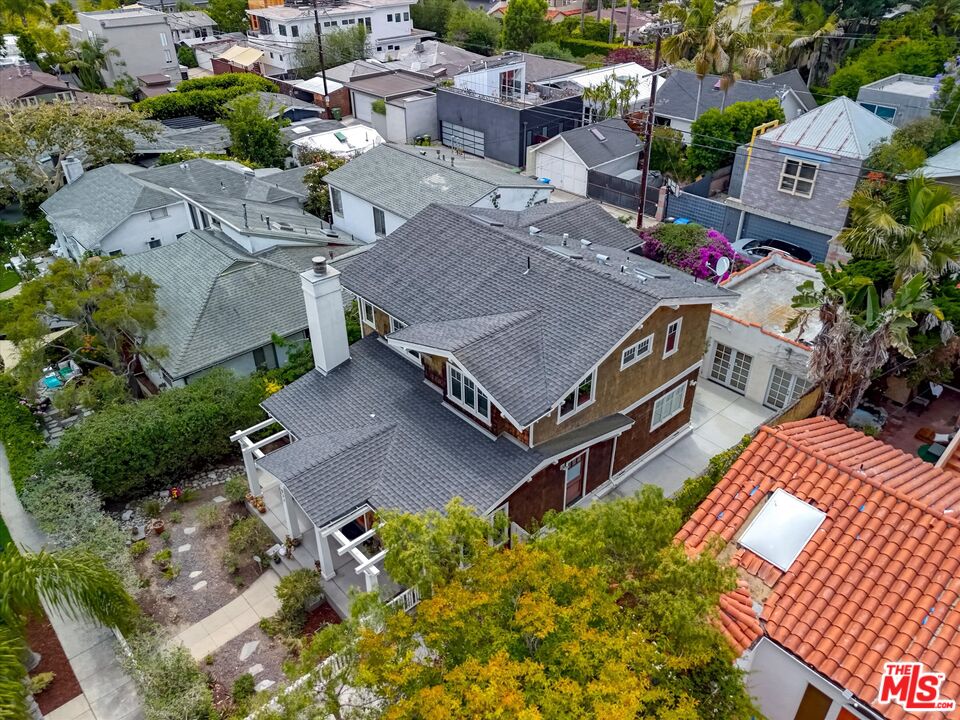 933 W Venezia Ave, Venice 