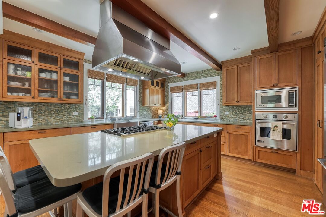 933 W Venezia Ave, Venice 